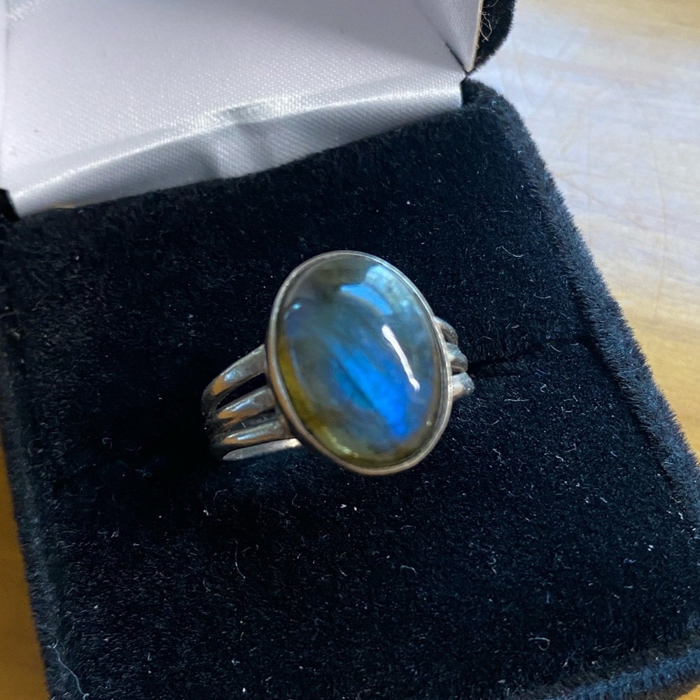 Sterling Silver 925 Labradorite Ring Blue Flash Oval Cabochon Split Shank  7.75
